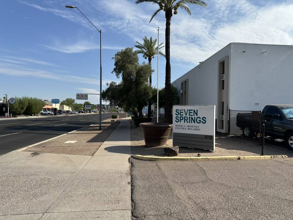 6110-n-7th-phx-img1